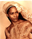 Modelo e cantora, Valria Eva lana seu primeiro CD na Sua (foto: divulgao)